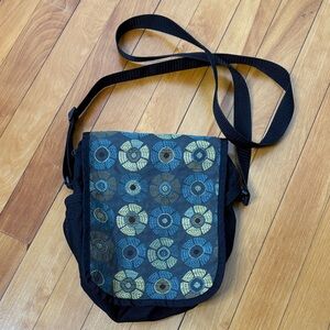 Graphic, Floral Patterned Crossbody Bag unisex